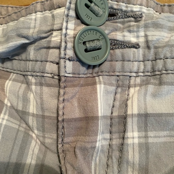 Hollister Plaid Bermuda Shorts. Size 5. Zipper/button. Pockets. - Picture 5 of 5